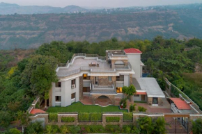 StayVista at Seraphim Peak with Pool & Views